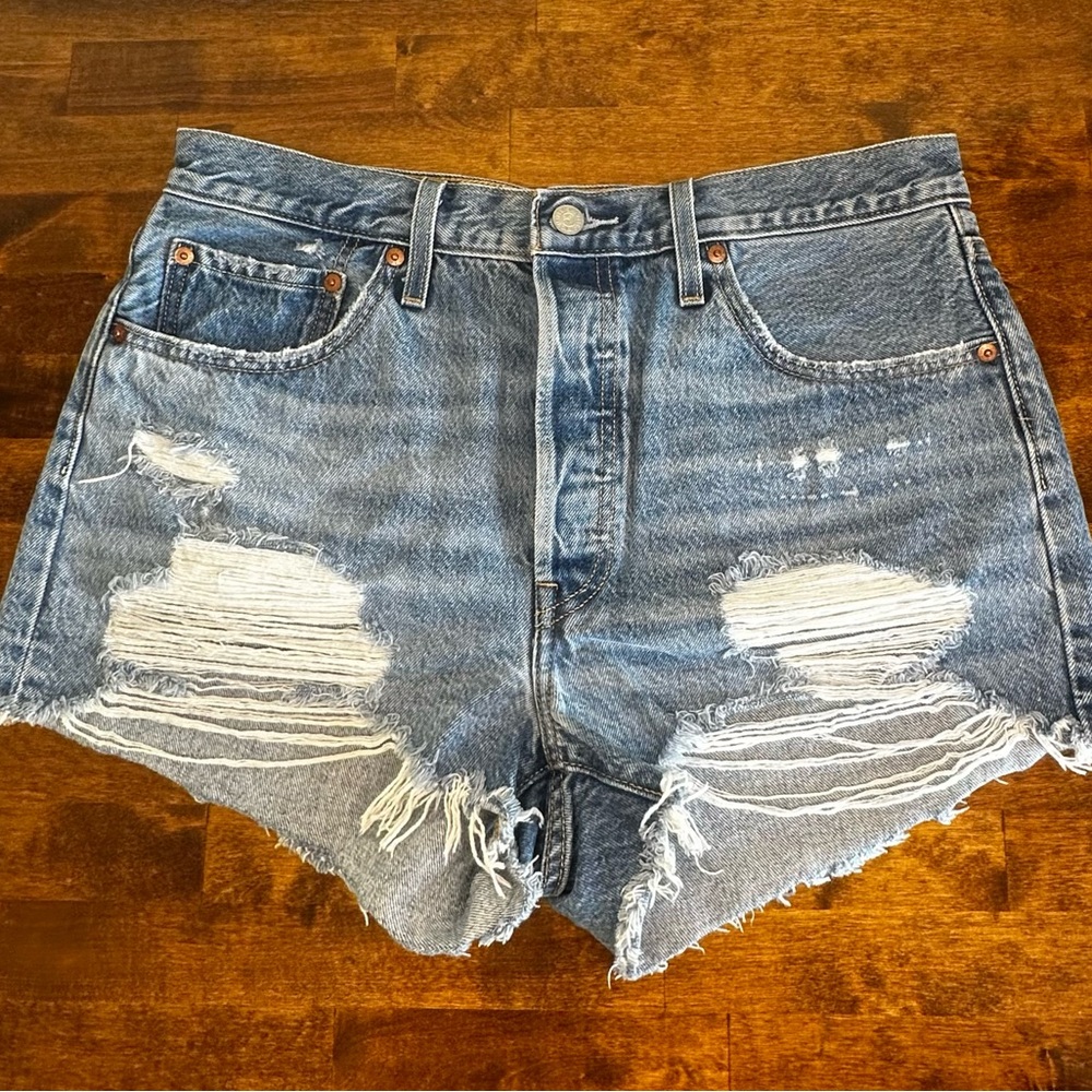 Levi’s Distressed Denim Women Shorts